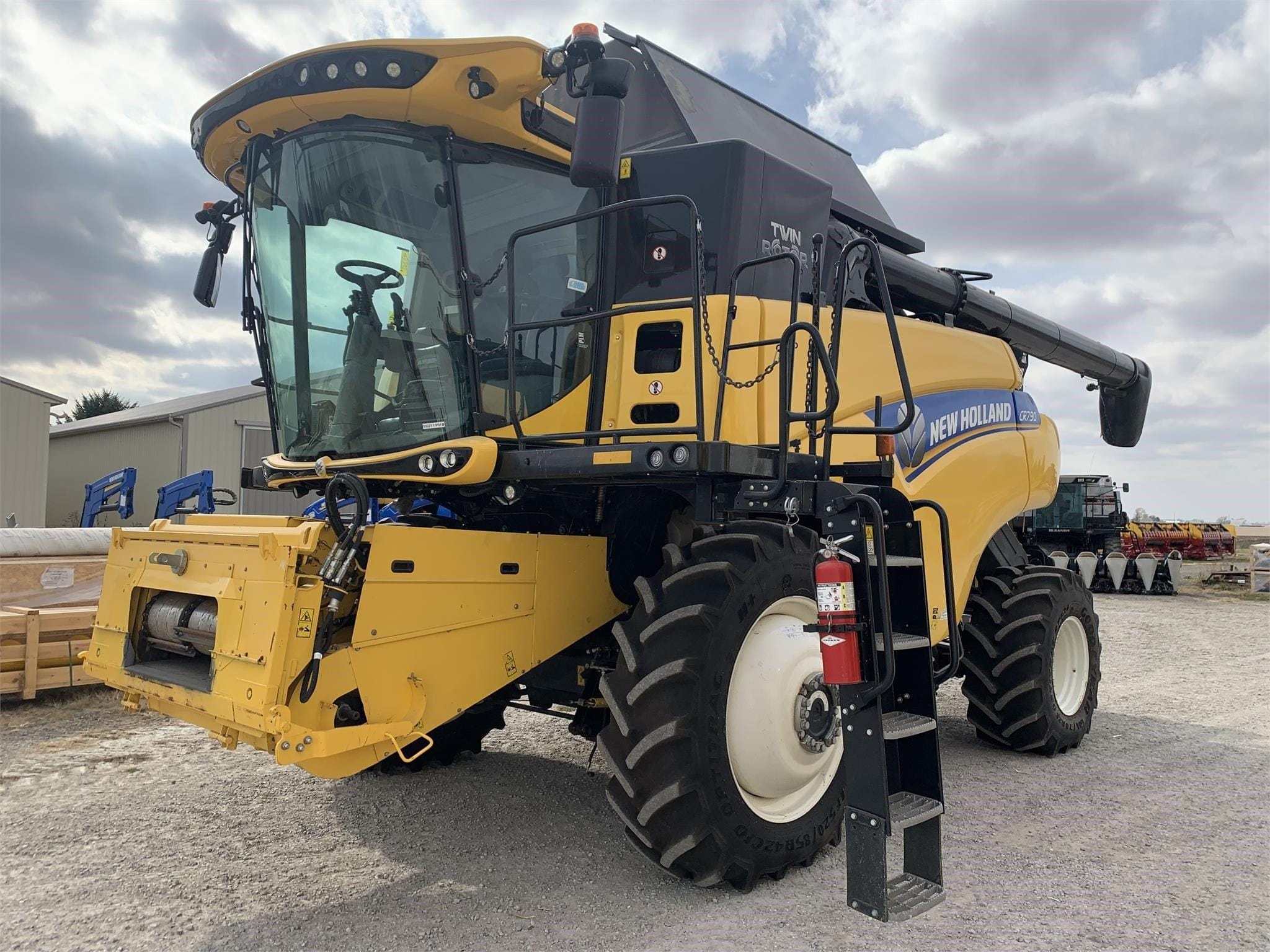 2017 New Holland CR7.90 Equipment Image0