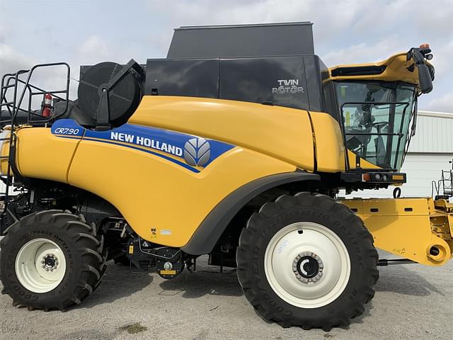 Image of New Holland CR7.90 equipment image 3