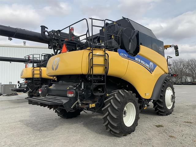 Image of New Holland CR7.90 equipment image 2