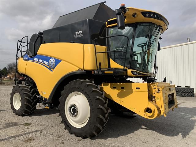 Image of New Holland CR7.90 equipment image 4