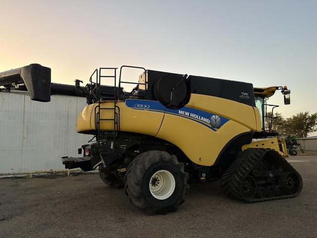Image of New Holland CR8.90 equipment image 2
