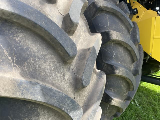 Image of New Holland CR8.90 equipment image 3