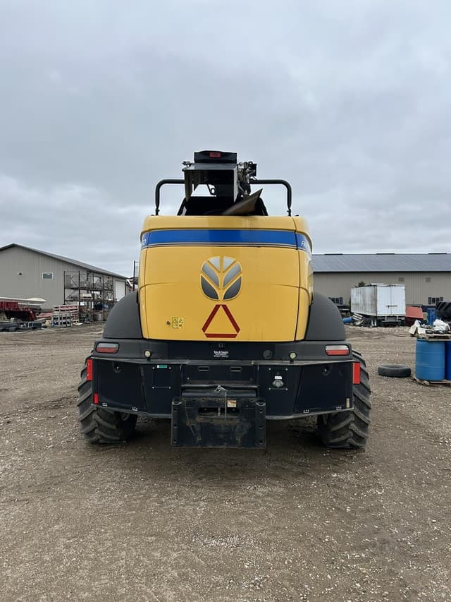 Image of New Holland FR650 equipment image 2