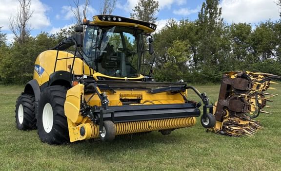 2017 New Holland FR650 Equipment Image0