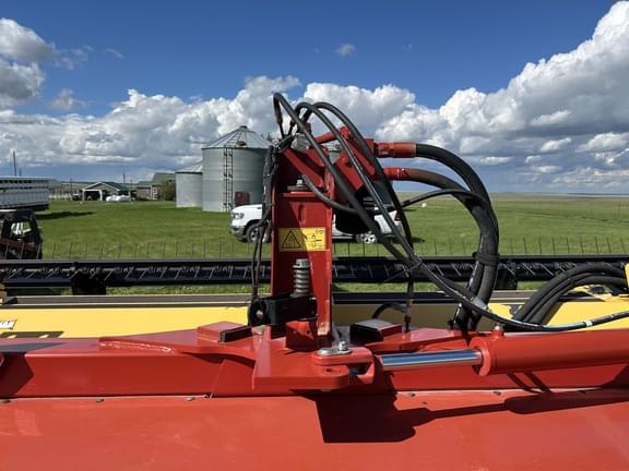 Image of New Holland H7150 equipment image 4