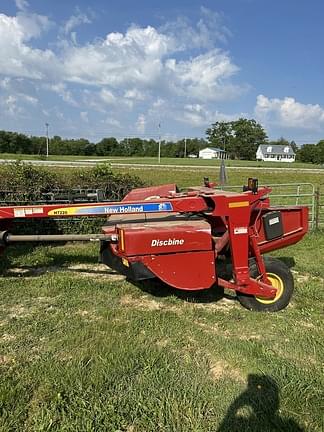 2017 New Holland H7220 Equipment Image0