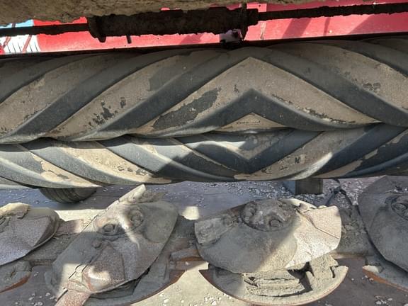 Image of New Holland H7220 equipment image 4