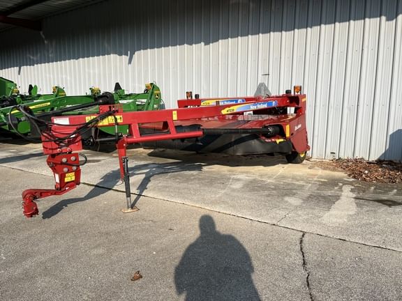 2017 New Holland H7230 Equipment Image0