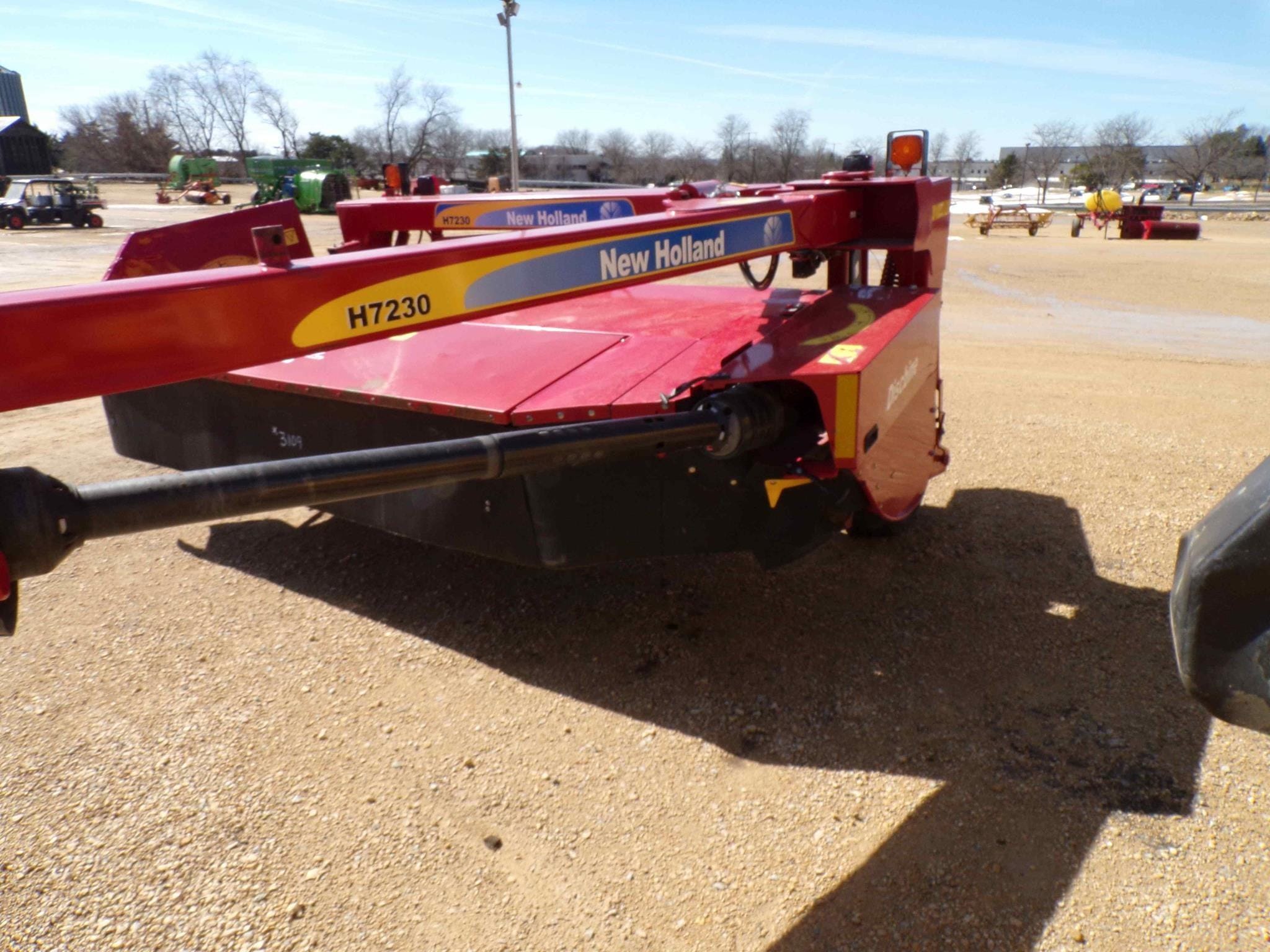 2017 New Holland H7230 Equipment Image0