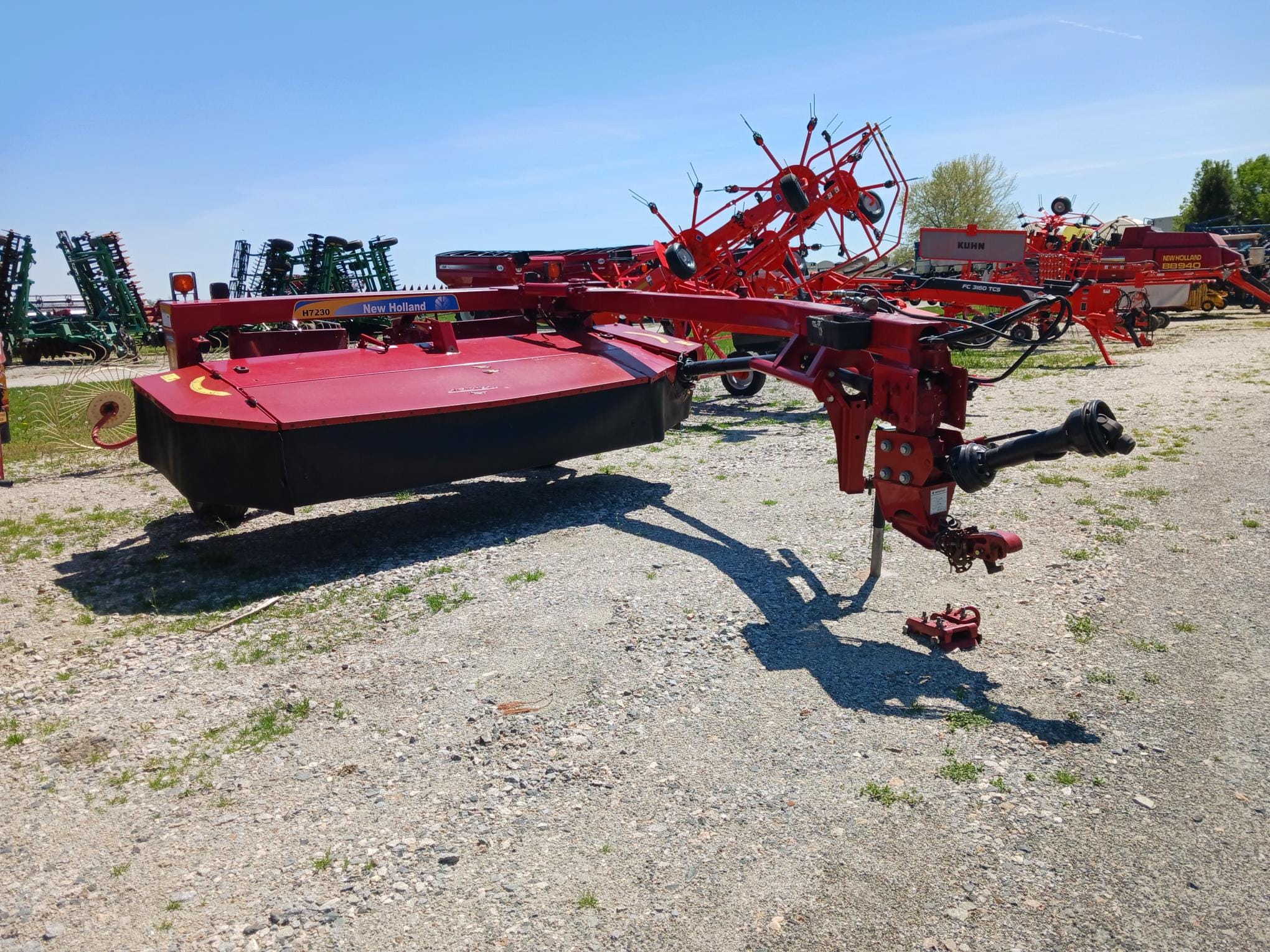 2017 New Holland H7230 Equipment Image0