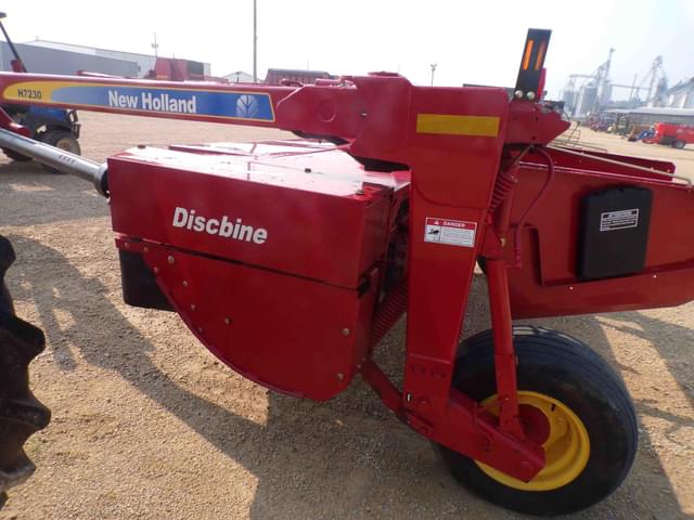 Image of New Holland H7230 equipment image 3