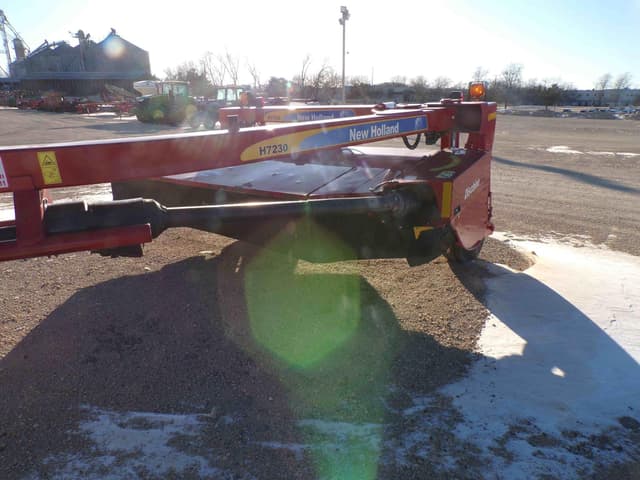 Image of New Holland H7230 equipment image 3