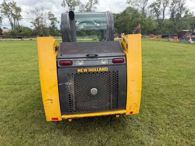 Image of New Holland L213 equipment image 2