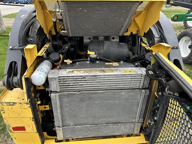 Image of New Holland L218 equipment image 4