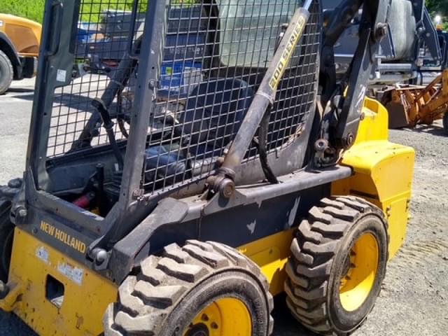 Image of New Holland L218 equipment image 2