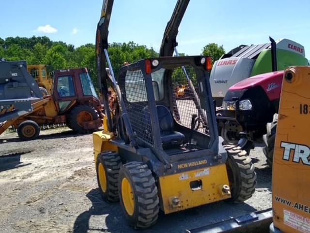 Image of New Holland L218 equipment image 3