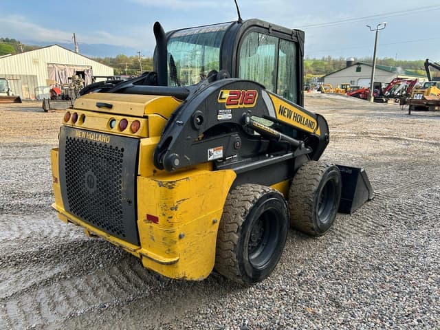 Image of New Holland L218 equipment image 3