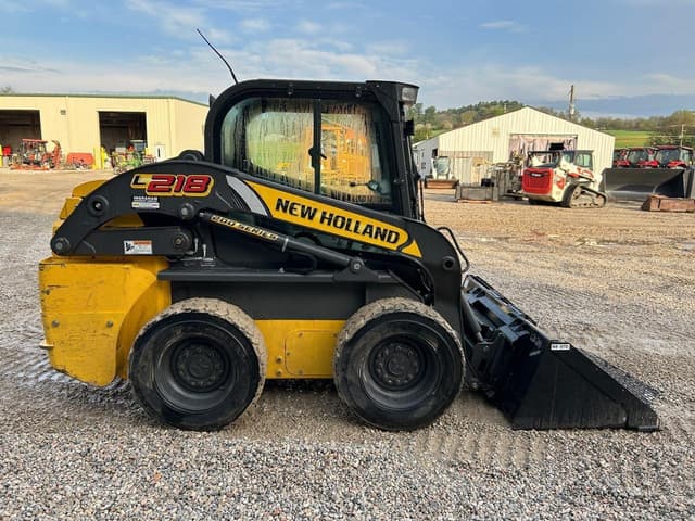 Image of New Holland L218 equipment image 4