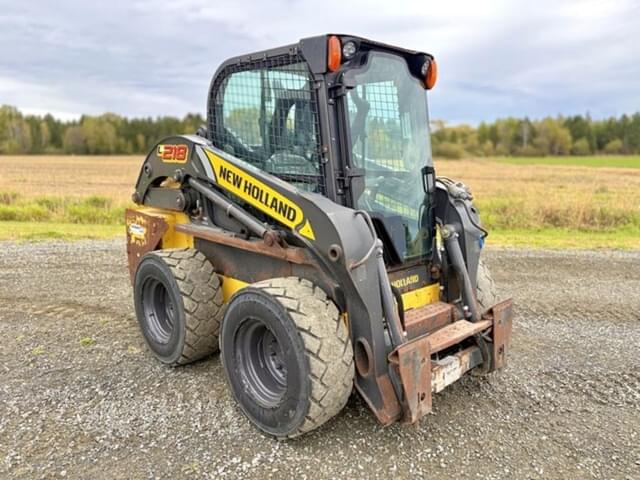 Image of New Holland L218 equipment image 2