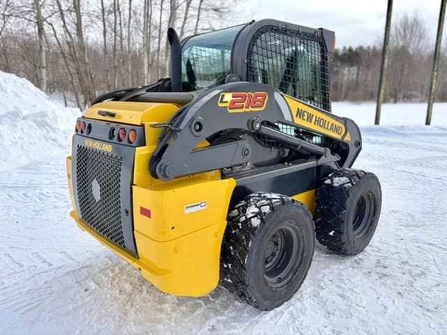 Image of New Holland L218 equipment image 2