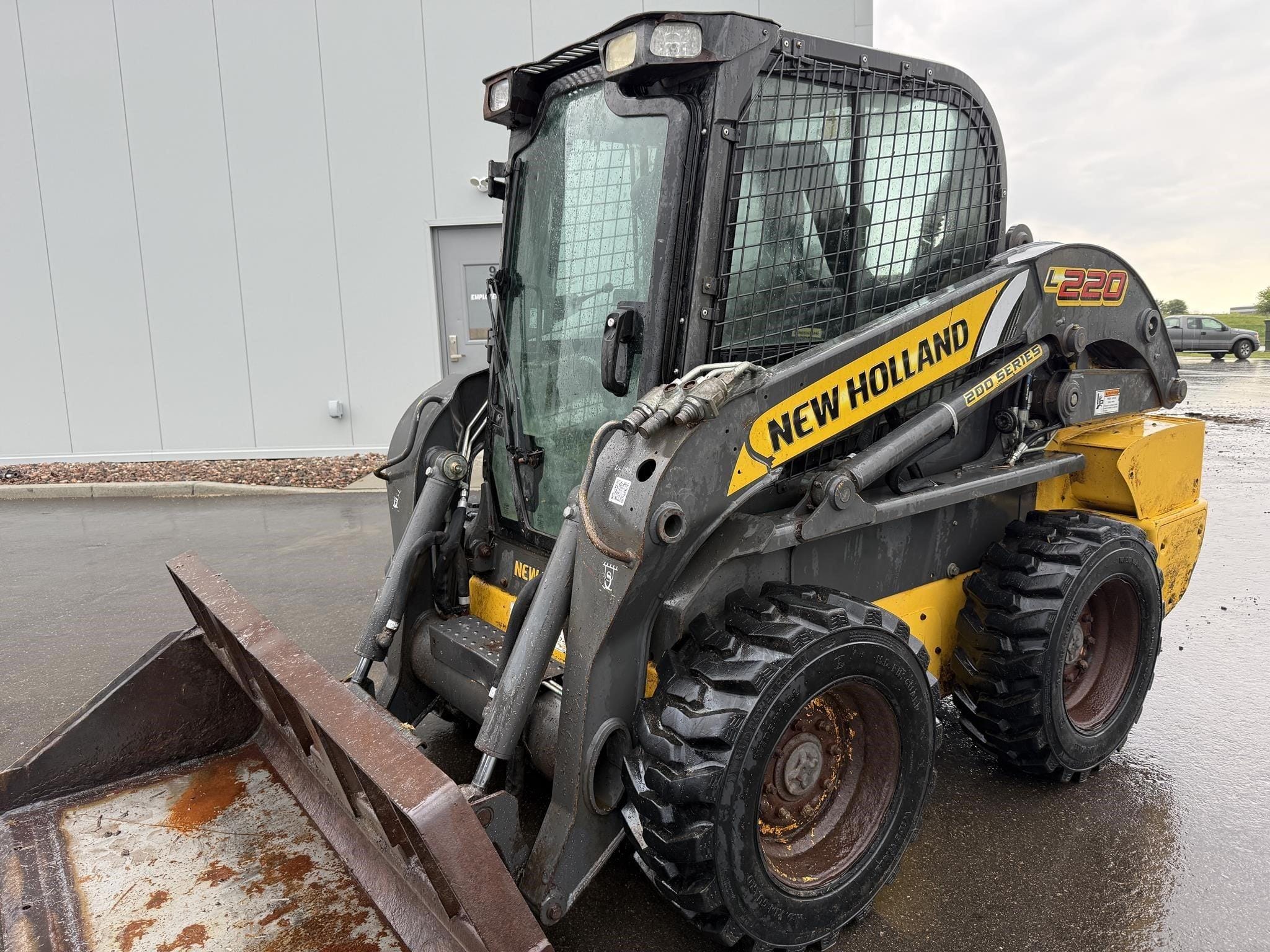 2017 New Holland L220 Equipment Image0