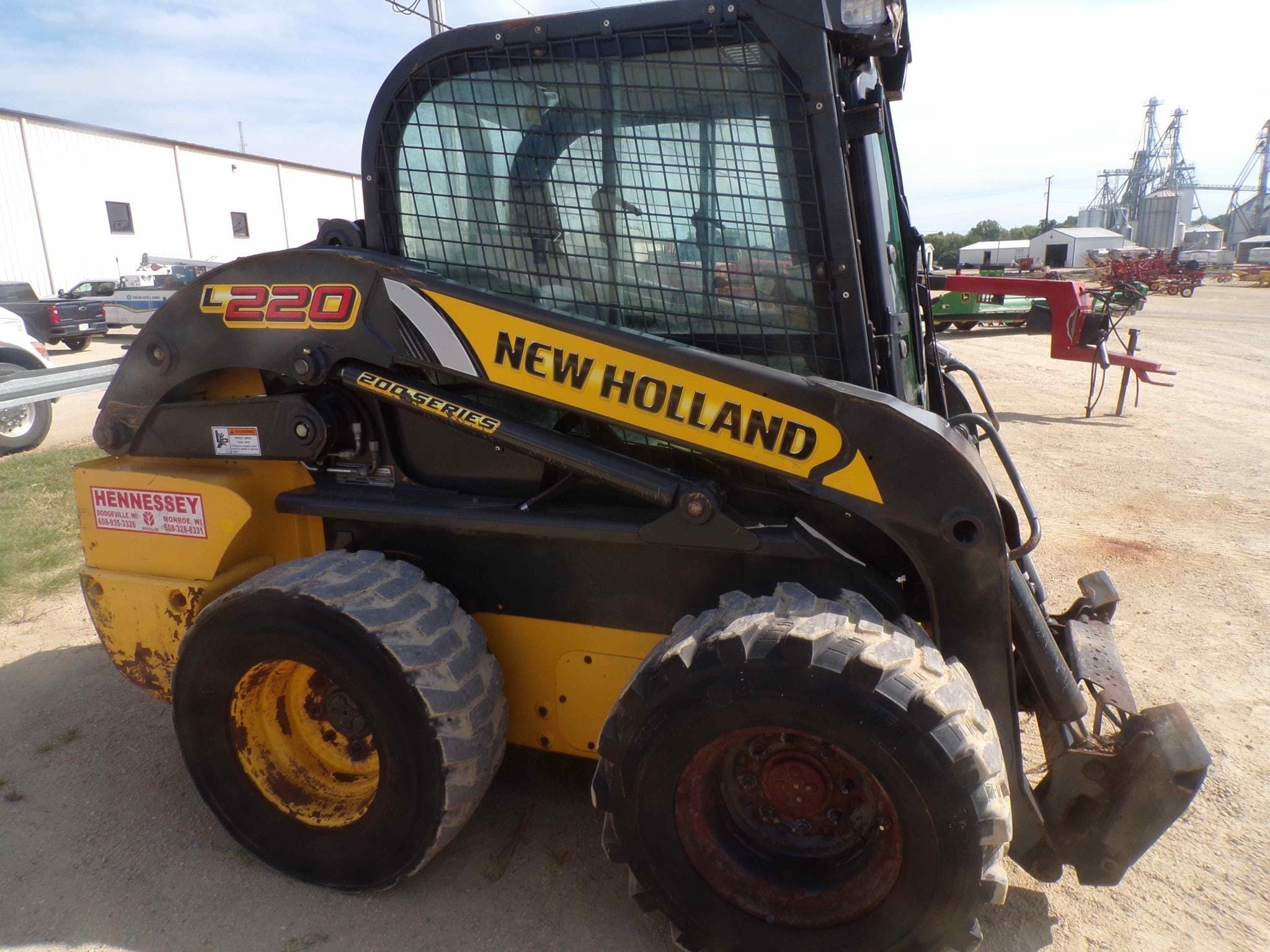 2017 New Holland L220 Equipment Image0