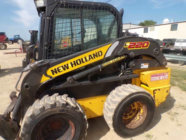 Image of New Holland L220 equipment image 4