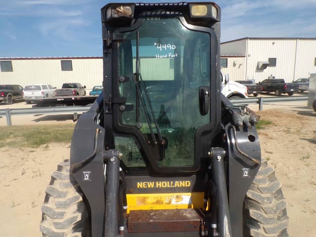 Image of New Holland L220 equipment image 2