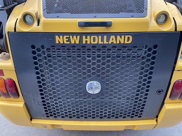 Image of New Holland L220 equipment image 1