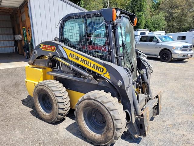 Image of New Holland L220 equipment image 2