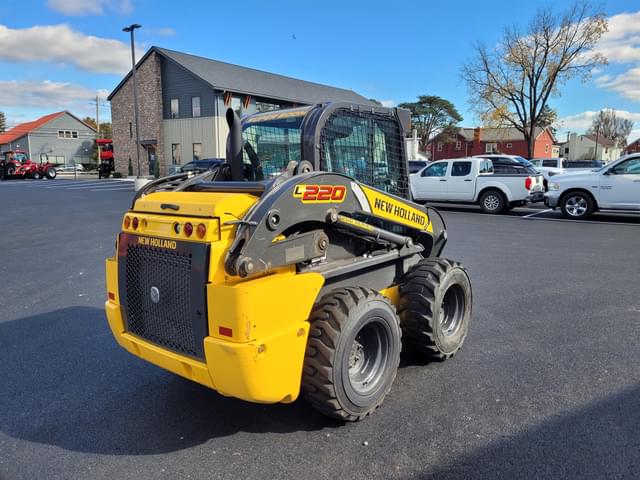 Image of New Holland L220 equipment image 3