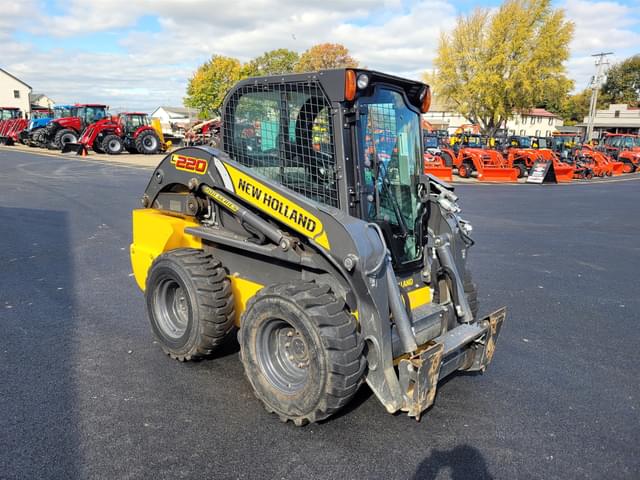 Image of New Holland L220 equipment image 4