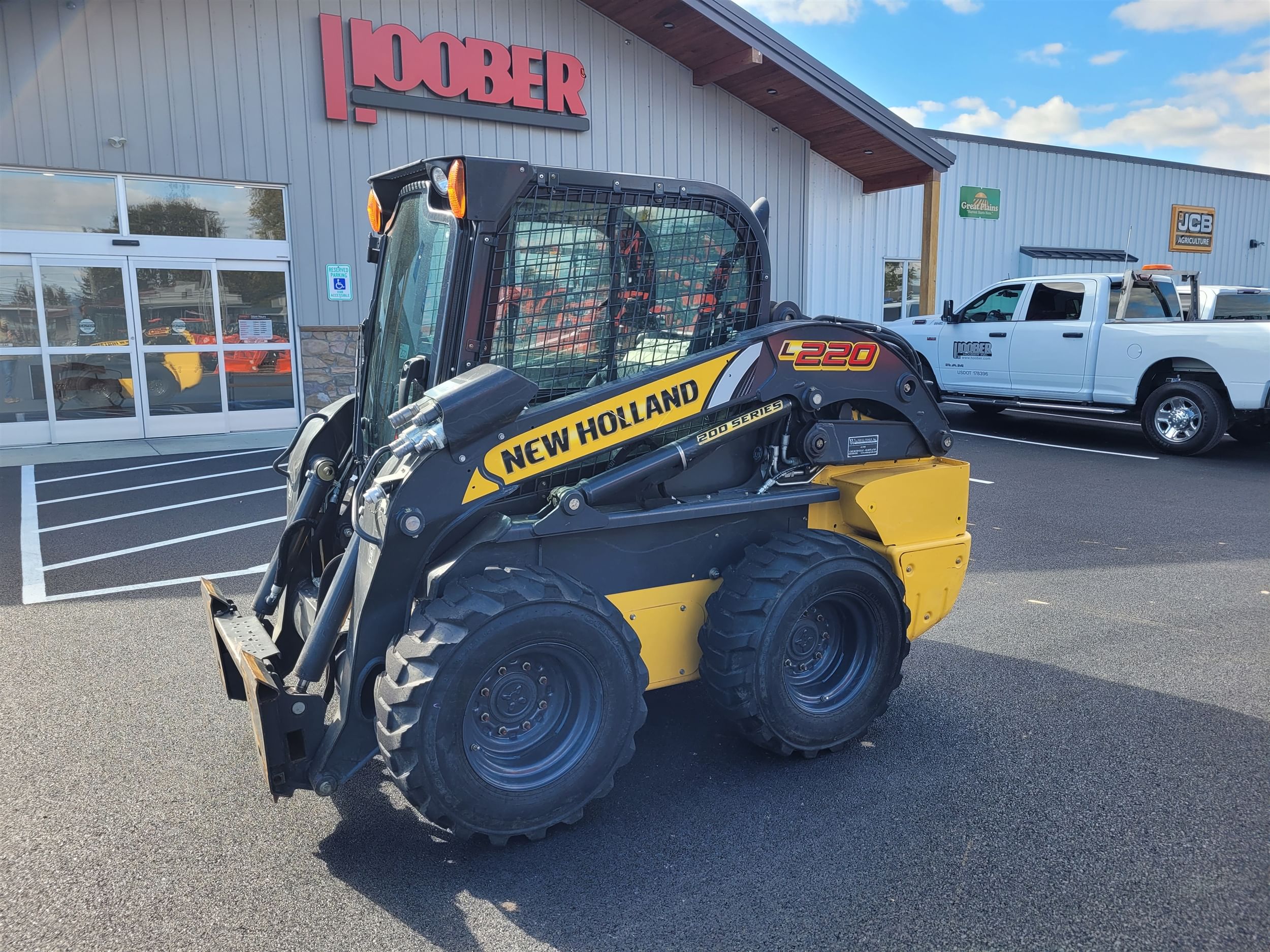 2017 New Holland L220 Equipment Image0