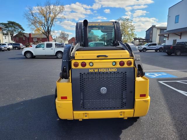 Image of New Holland L220 equipment image 2