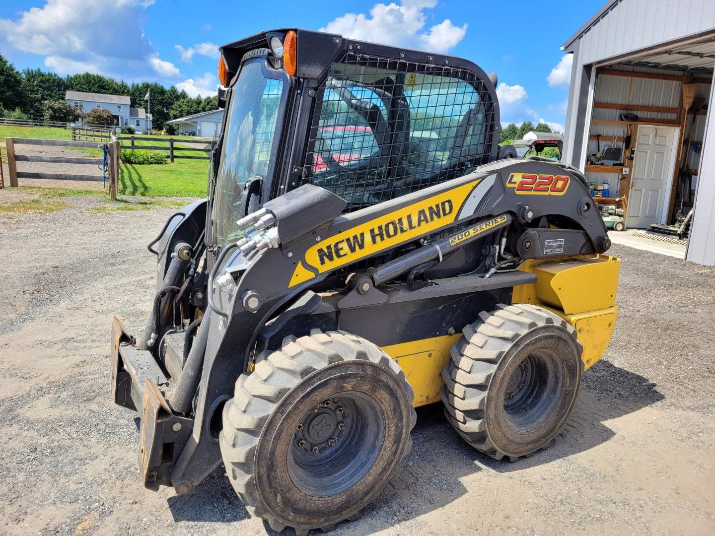 2017 New Holland L220 Equipment Image0