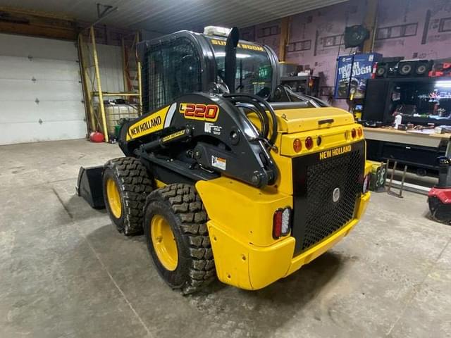 Image of New Holland L220 equipment image 3