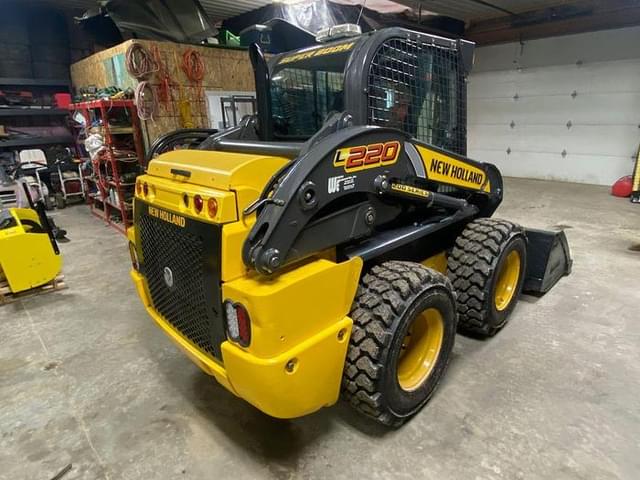 Image of New Holland L220 equipment image 2