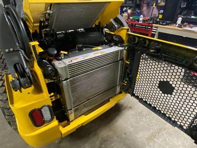 Image of New Holland L220 equipment image 4