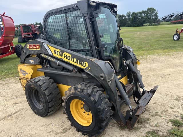 Image of New Holland L220 equipment image 2