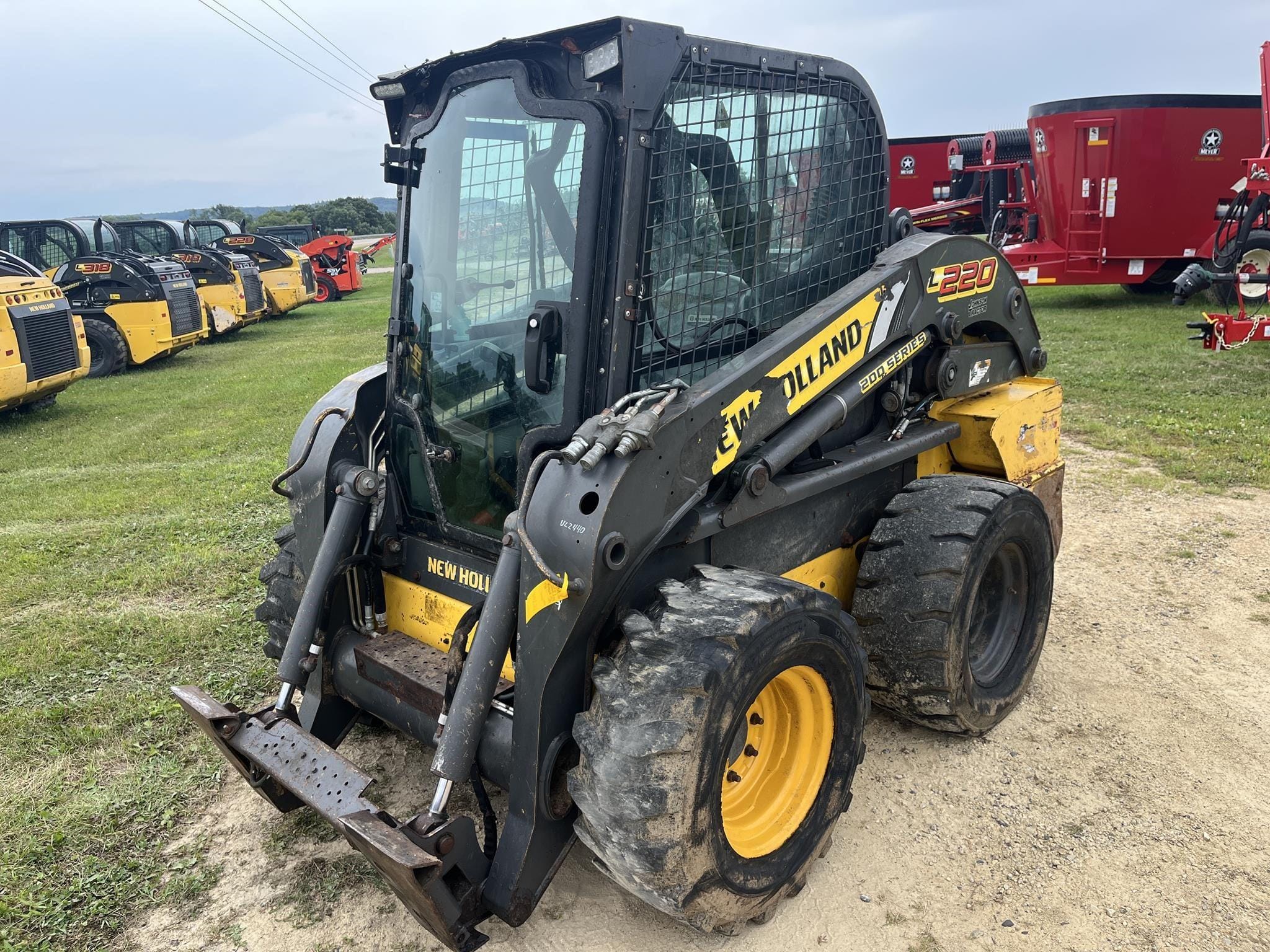 2017 New Holland L220 Equipment Image0