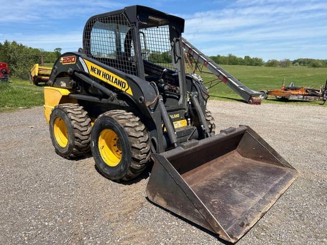 Image of New Holland L220 equipment image 1