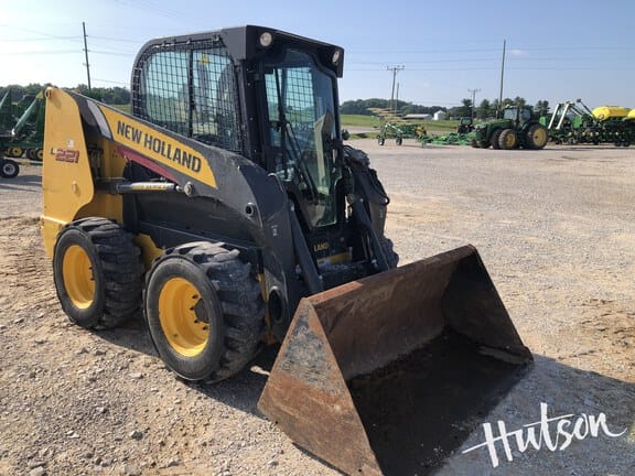 Main image New Holland L221