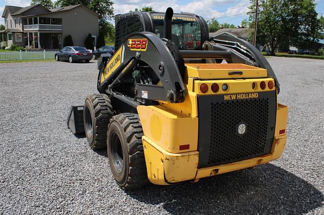 Image of New Holland L228 equipment image 3