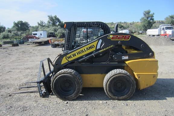 Image of New Holland L228 equipment image 1
