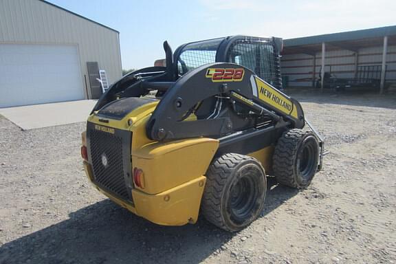 Image of New Holland L228 equipment image 4