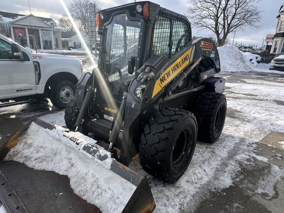 Image of New Holland L228 equipment image 1