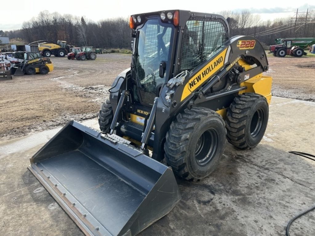 Main image New Holland L228