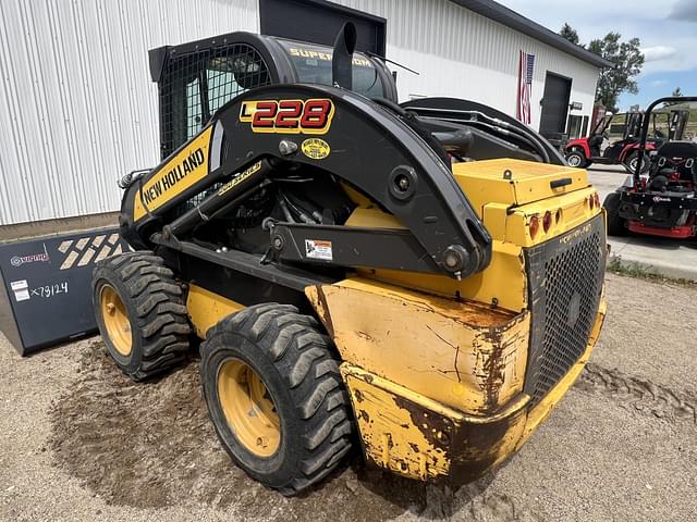 Image of New Holland L228 equipment image 1
