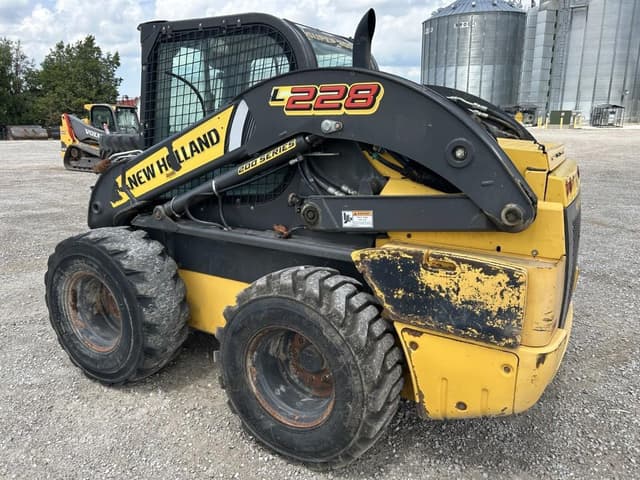 Image of New Holland L228 equipment image 4