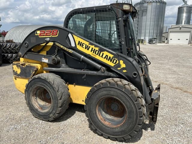Image of New Holland L228 equipment image 1